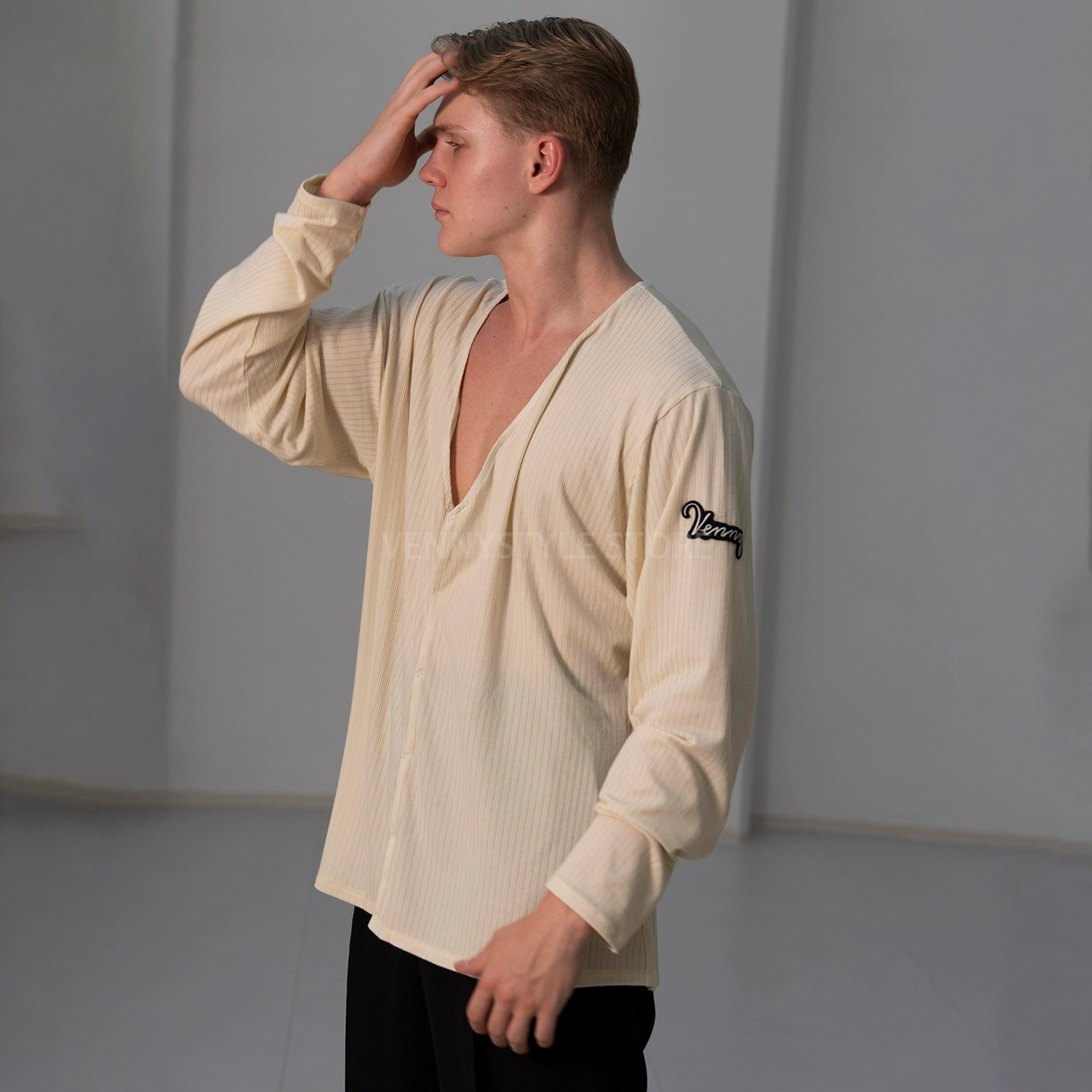 Vennystyle ラテンダンスドレス男性用 V ネック長袖シャツオープンフロント練習トップ社交パフォーマンストレーニング衣装