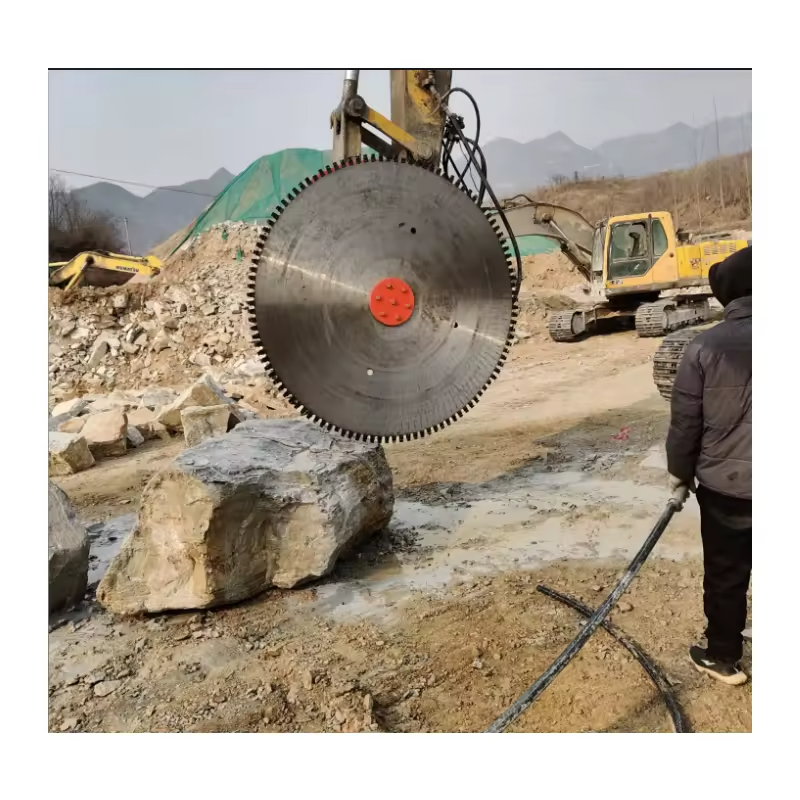 油圧ロックソートンネル鉱山掘削機は、鉄筋コンクリート山の切断用の鋸ディスクを備えた伸縮式丸鋸です。