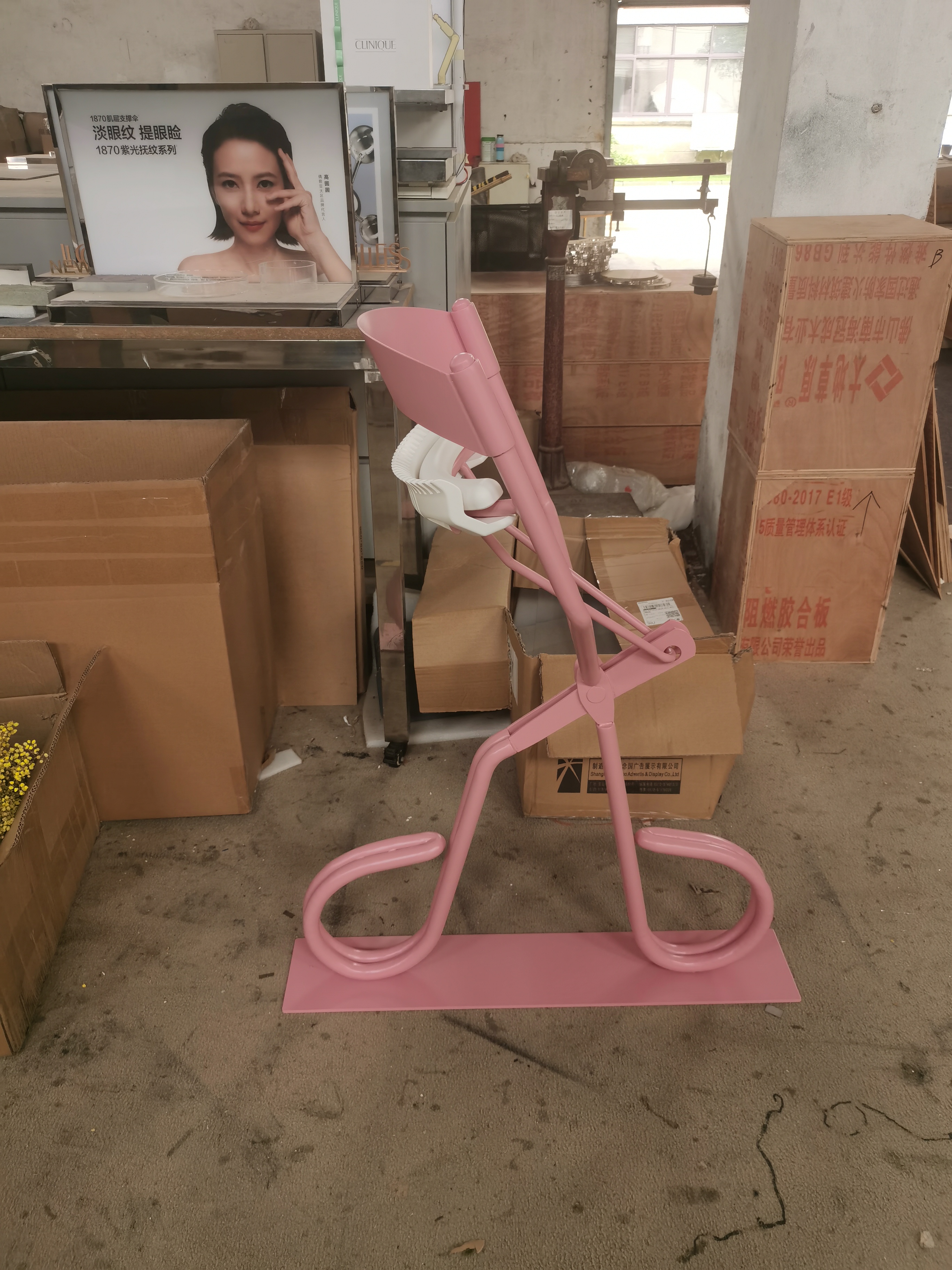 広告ディスプレイ スタンド ショップ ディスプレイ スタンド カスタムまつげカーラー モデル