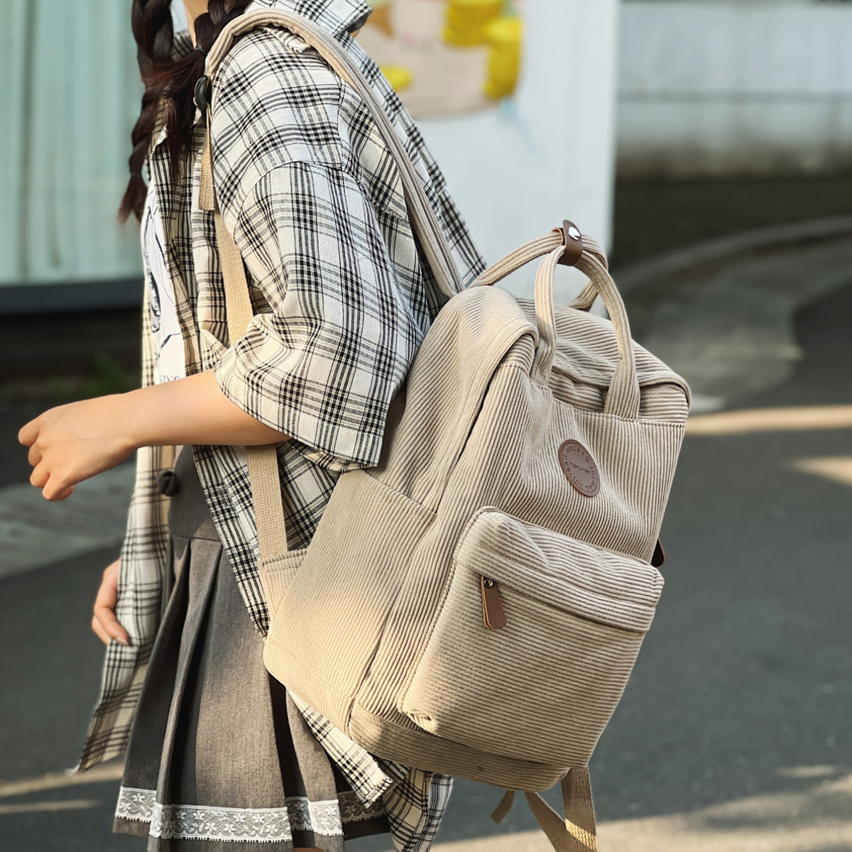 中学生用コーデュロイスクールバッグ、INSスタイルカレッジバックパック、女の子用の新しい秋と冬のソリッドカラーのベルベットバックパック、授業、ショッピング、ハイキングに出席する学生に最適