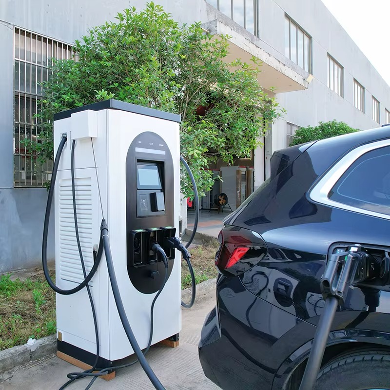 商用および艦隊運用用の電気自動車 DC 急速充電ステーション 60KW ～ 150KW 充電器