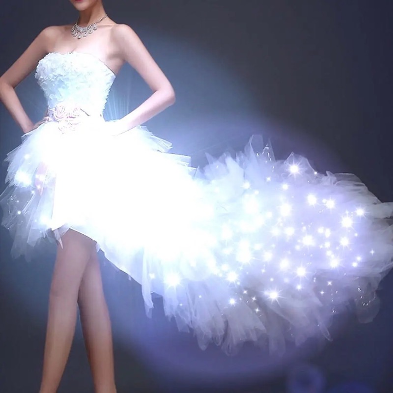 女性の LED ライトアップ ドレス ホワイト ウェディング プロム ボール ガウン ナイトクラブ フェスティバル パーティー ステージ ショー ストラップレス レイブ衣装 新しいファンシー スーツ
