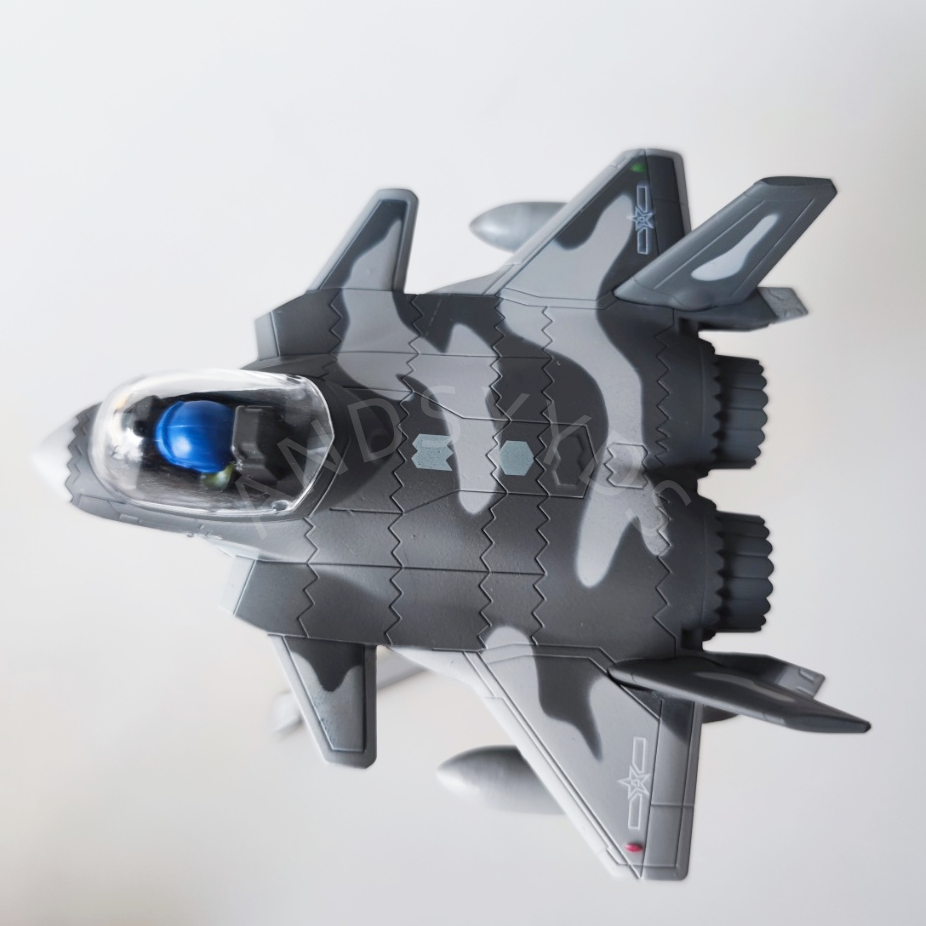 表示漫画 J-20 Q バージョン航空機金属合金飛行機モデルのおもちゃ子供飛行機着陸装置コレクション愛好家