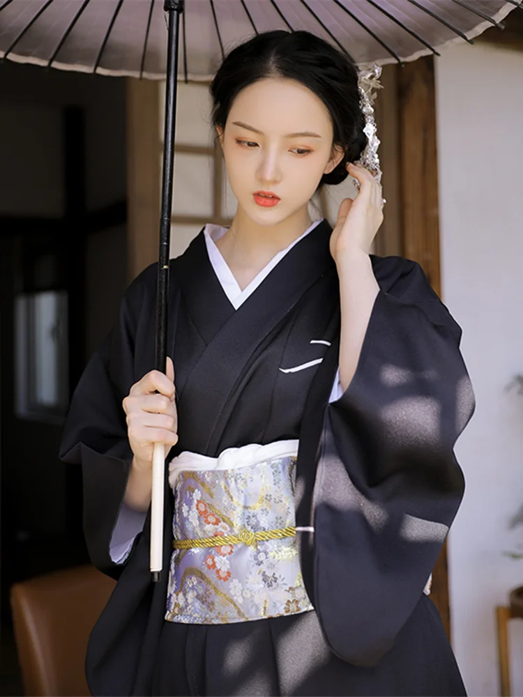 女性の伝統的な日本の着物黒色浴衣バスローブコスプレ服レトロスタイルの写真撮影ドレス