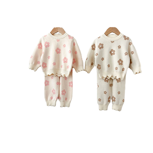 秋冬用ベビーガールカーディガンニットセーター、花柄のOネックカラー、暖かいパンツ付き幼児服2点セット。
