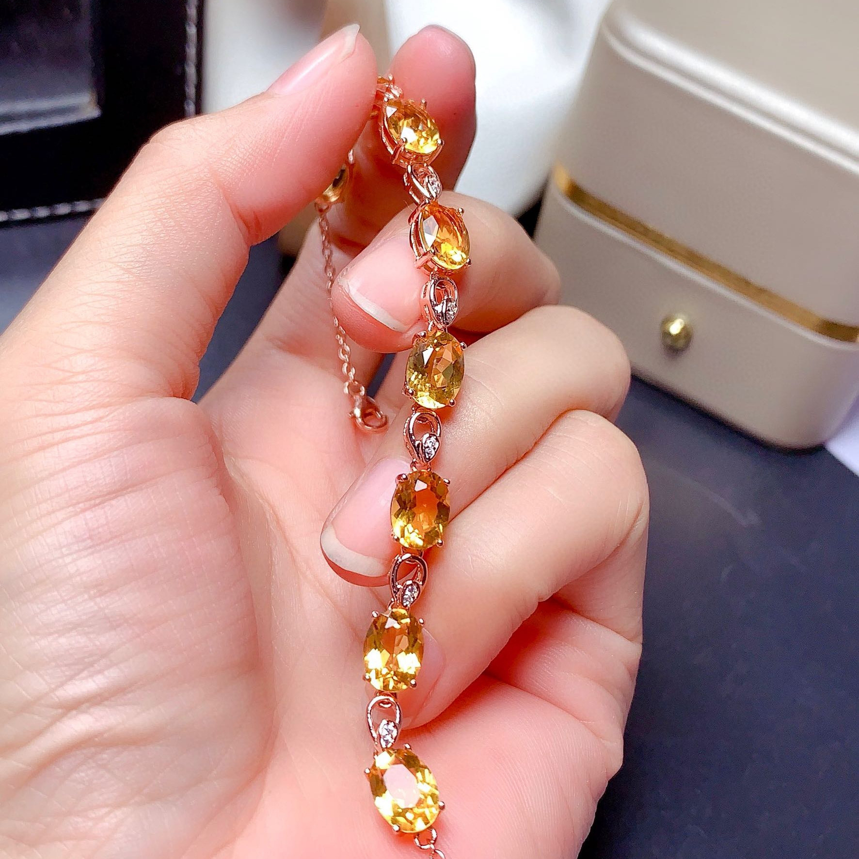 イミテーショントパーズ気質色宝ブレスレット女性メッキ 18K ローズゴールドハンドジュエリー