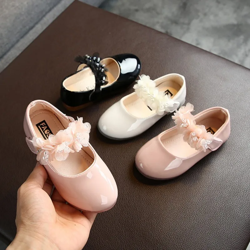 子供女の子ウォーキングシューズキッズ Pu レザービッグフラワー夏プリンセスカジュアルシューズパーティー結婚式女の赤ちゃんダンスシューズサンダル