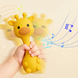 オーダーメイドの赤ちゃん用感覚歯固めおもちゃ　シリコン製ひよこ・キリンのガラガラ歯固めおもちゃ　BPAフリーの柔らかい噛みおもちゃ　歯ぐきの不快感を和らげます