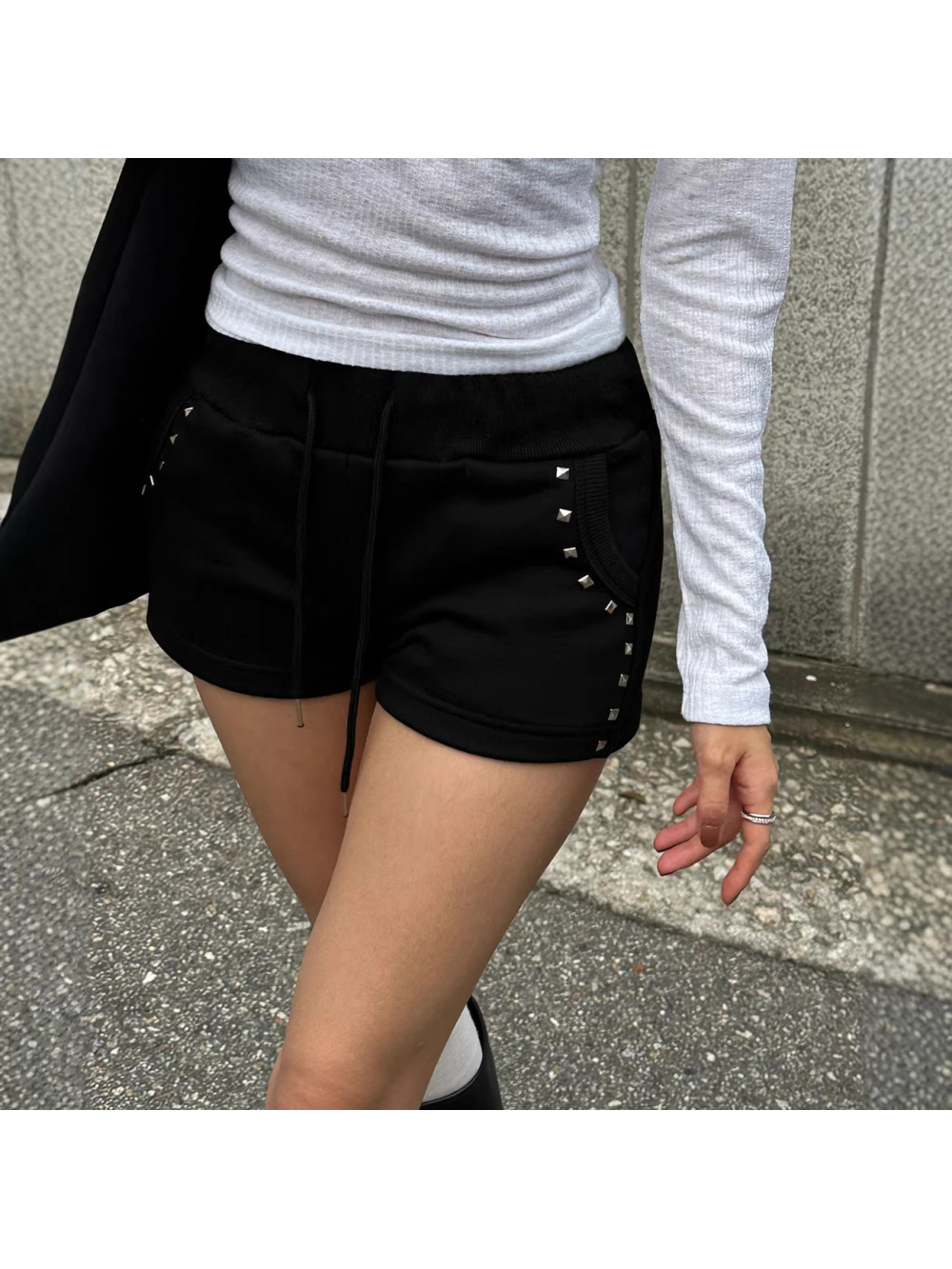 春先の新しいホットダイヤモンドレースアップセクシーなヨーロッパとアメリカのレトロな Y2K ショートハイストリートパンクカジュアルシンプルなショーツ女性のための