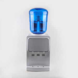家庭用およびオフィス用として使える、標準的な温冷コンプレッサーを搭載した、基本的な小型ポータブル卓上ウォータークーラー。