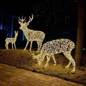屋外装飾用ガーデンアート　抽象的な動物をモチーフにしたワイヤー製の鹿のステンレス彫刻（照明付き）