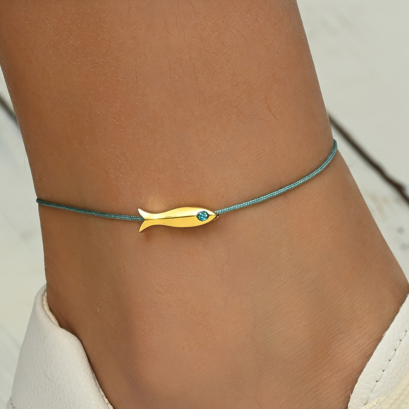 かわいい青魚アンクレット女性ガールズボヘミアンスタイルゴールドカラー動物手作り赤いロープ調節可能なフットチェーンジュエリーアクセサリー