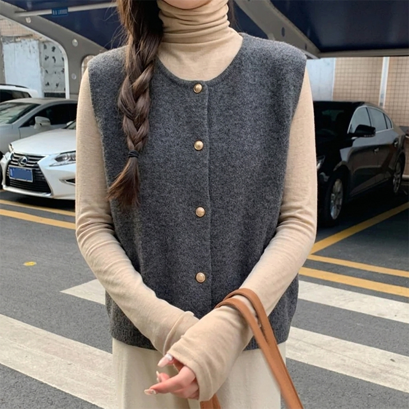 女性のニットセーターベストとメタリックゴールドボタンラウンドネックノースリーブカーディガンチョッキ春秋レディースエレガントタンク