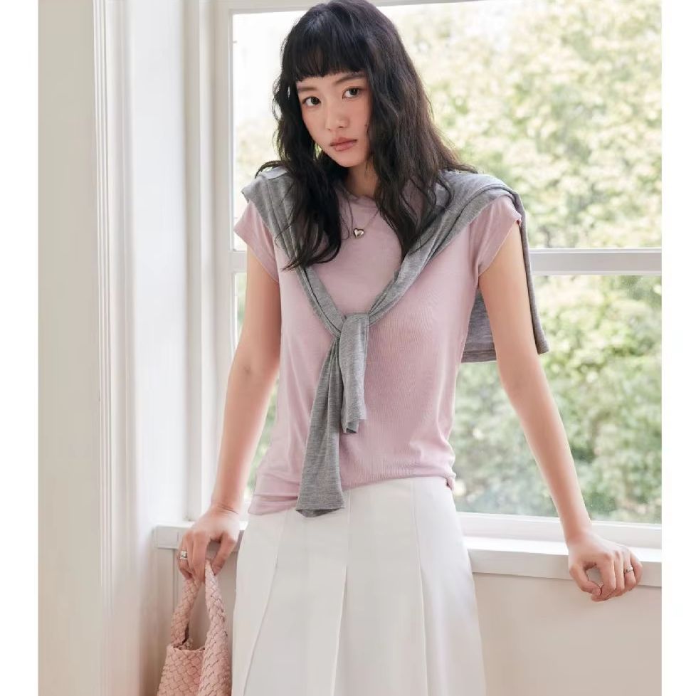 レディースストレートショルダーTシャツ：スリムフィット、スリムなミッドレングススリーブ、ラウンドネック半袖トップ、ソフトで通気性のあるサマーバス