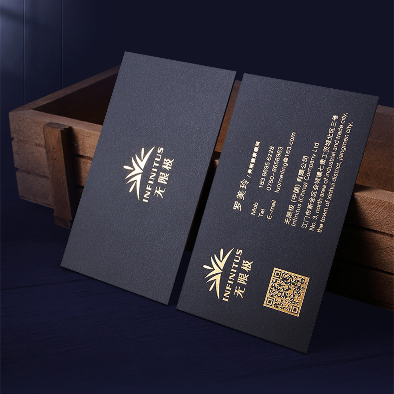 100～200枚の黒名刺、500gsm、両面箔押し、ブラインドインプレッション加工、マットゴールド、マットシルバー