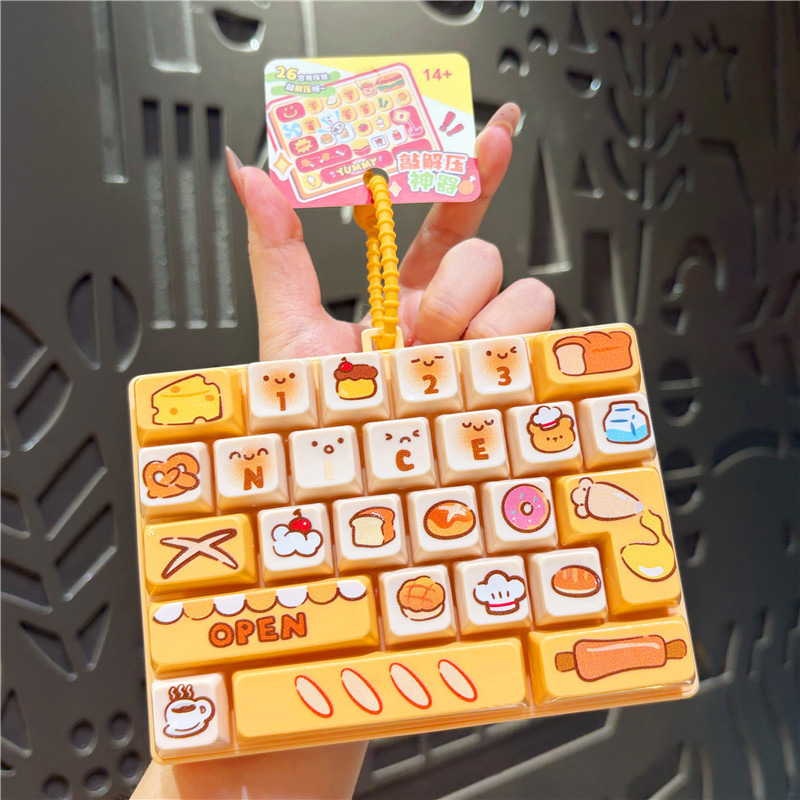 かわいい 26 キー解凍ボタンスクイズキーボードぶら下げキーホルダー抗ストレスキーボードキーキャップクリッカーフィジェットキーホルダー
