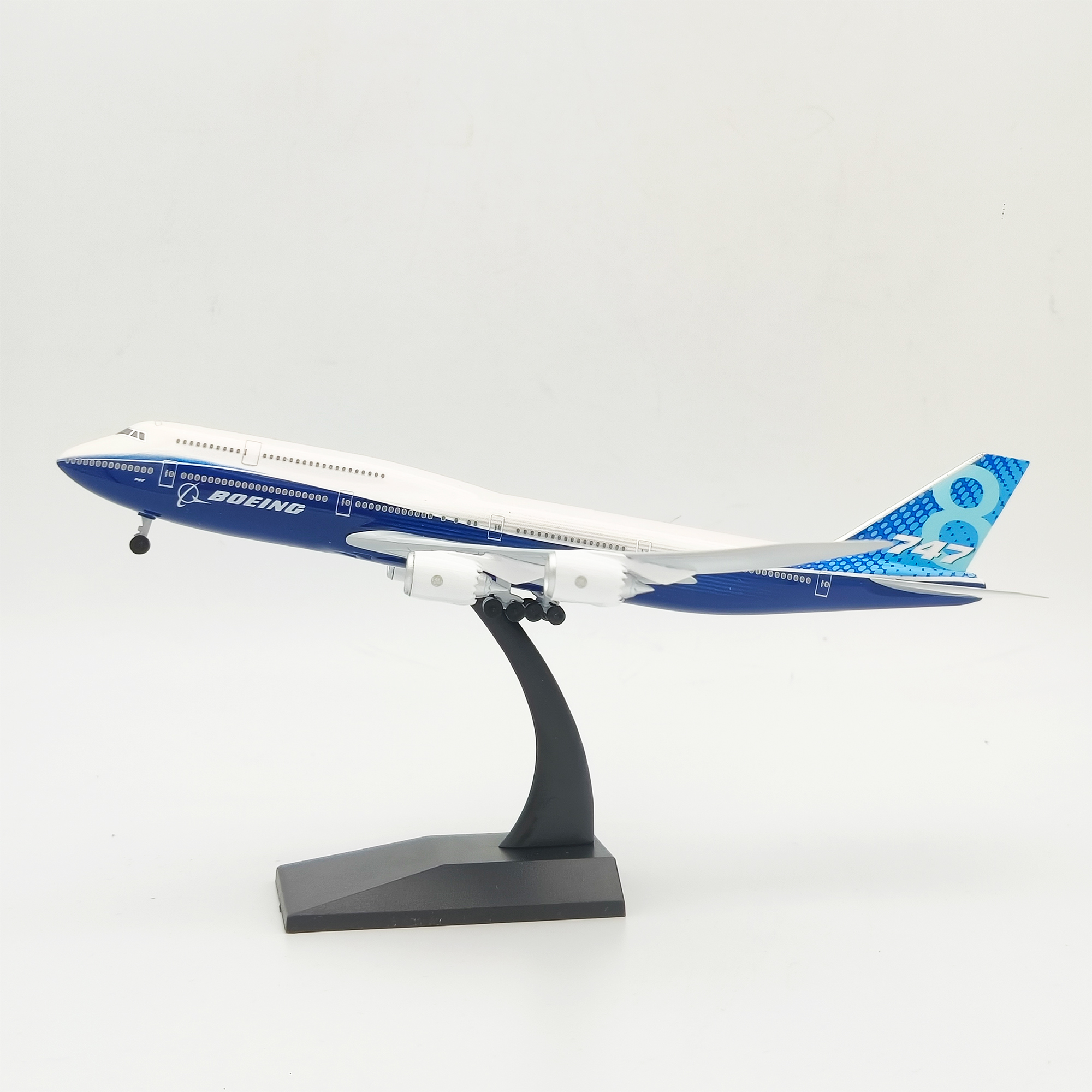 【aimo ウィングス】ボーイング 747-8 スケール 1:400 ABS プラスチック製航空機模型飛行機