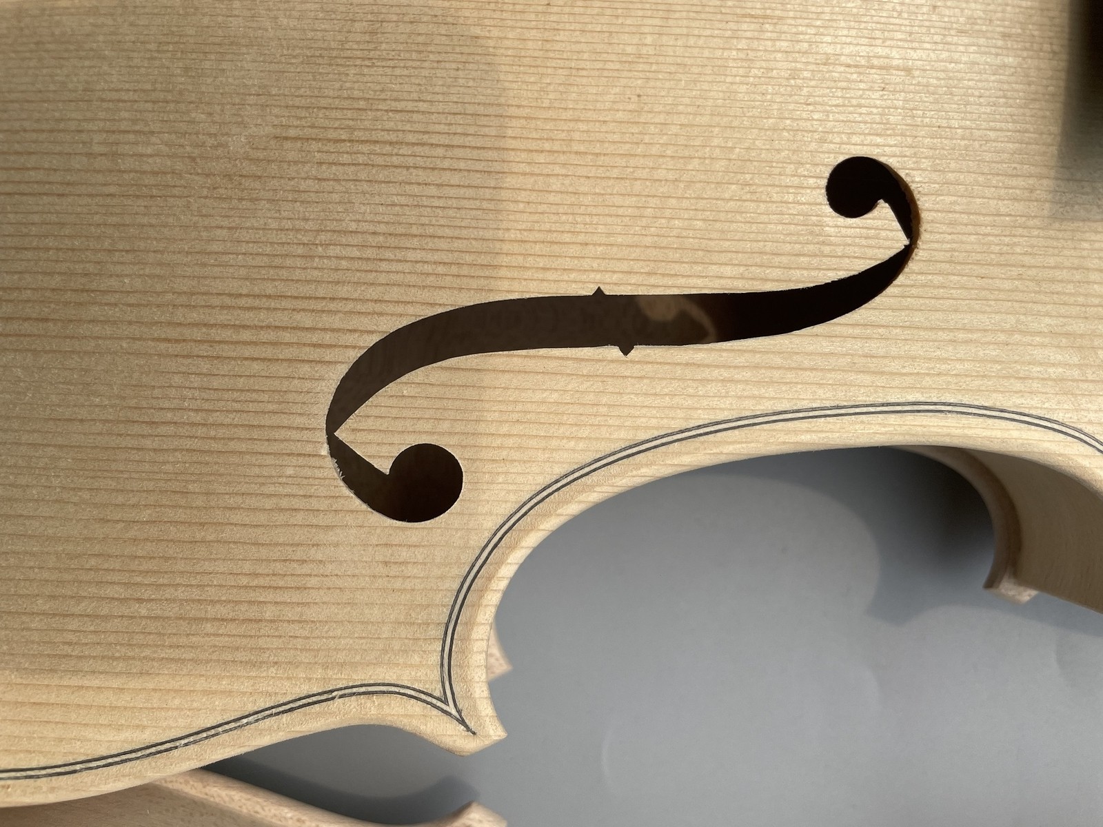 Violin 4/4 Flame Maple Back Spruce Wood  Top Handmade Unfinished DIYTiger flame maple wood back and side. Spruce wood t
