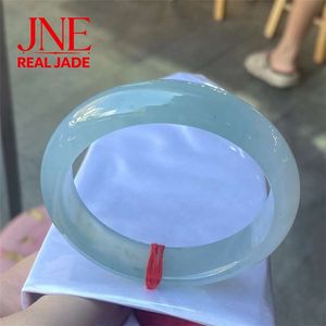 ミャンマー産天然ヒスイ「A型・彩陽・顔麗春・彩正色」リング型ブレスレットの卸売り　ヒスイブレスレットの卸売り