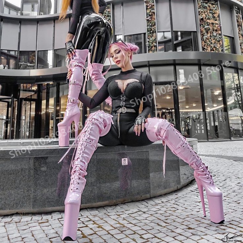 甘いピンクダンスクロスタイロングブーツプラットフォームベルトパテントレザー小剣ハイヒールのセクシーな女性の靴 2025 Zapatos パラ Mujere