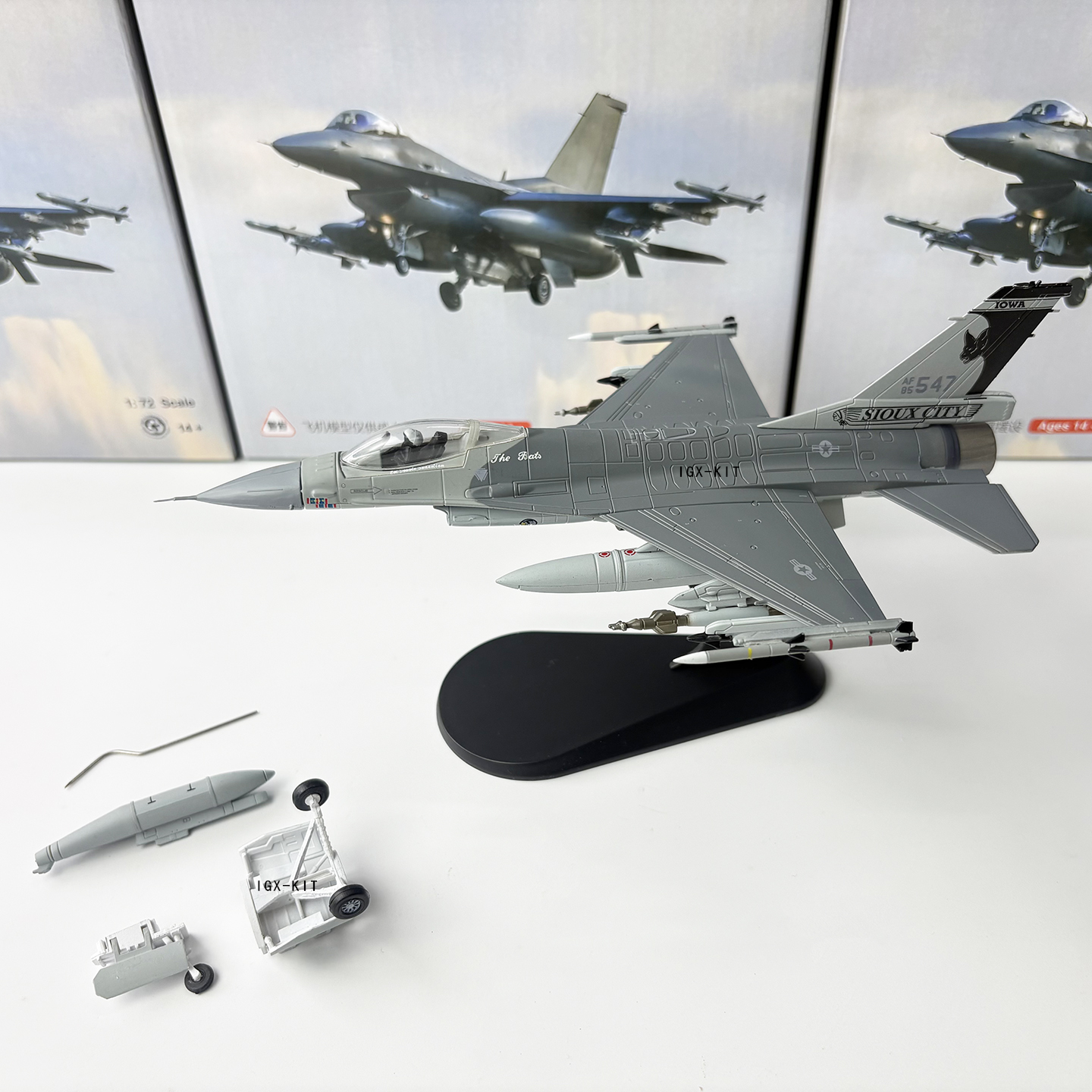 1/72 アメリカ空軍 F-16C 戦闘機モデル F16 ブラック バット飛行隊 ダイキャスト完成品軍用機モデル コレクション オーナメント