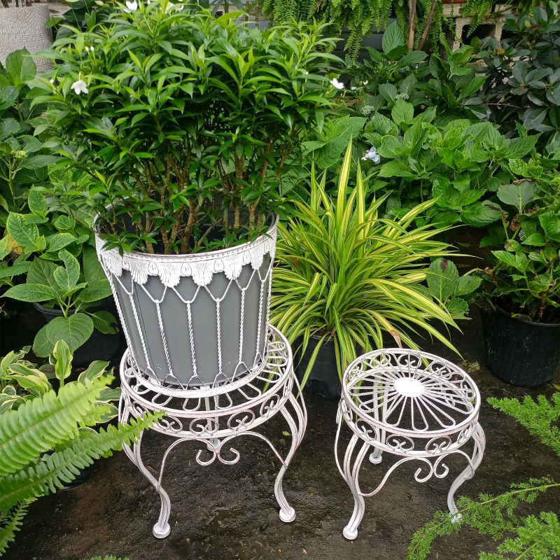 2 個の鉄製フラワースツール中庭着陸植物ラックヴィンテージ Do 古い植木鉢ベースバルコニーその他の収納ラック