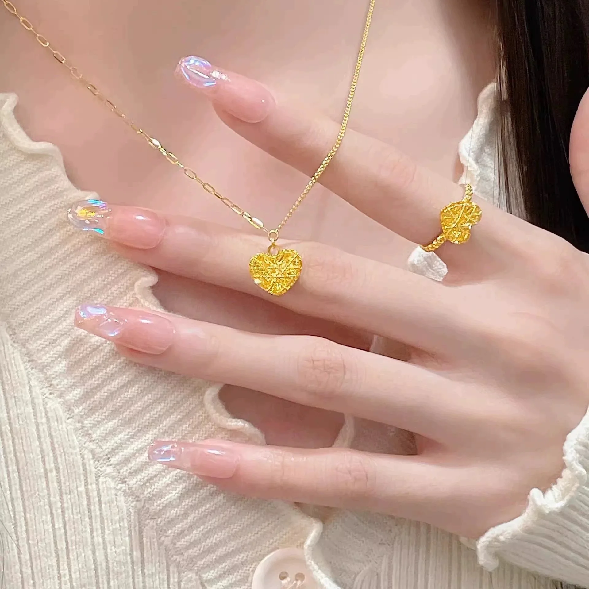9999 24K リアルゴールドつや消し角砂糖 Love AB ネックレス女性のギフトジュエリーの甘いデザインセンスを持つ軽い高級感