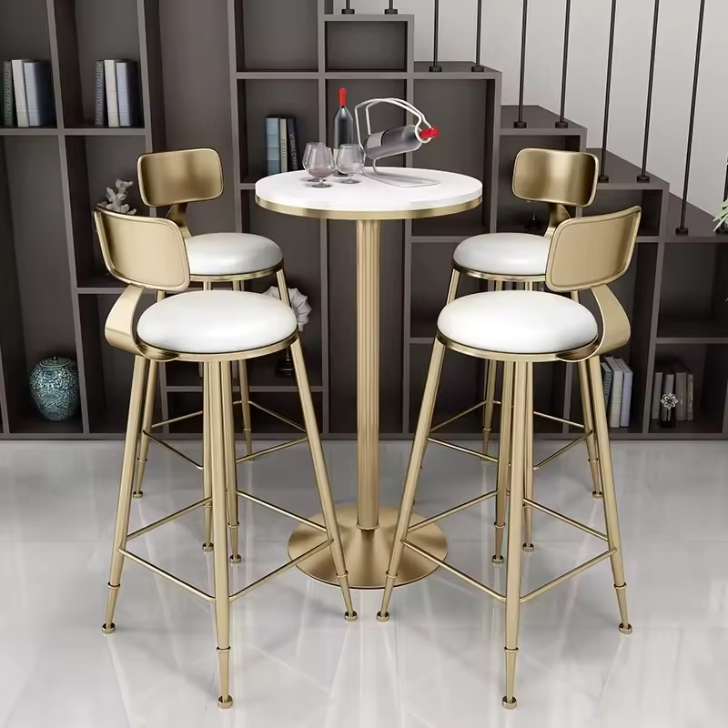 モダンなバーテーブルセット 4 ゴールドメタルフレームバースツールホワイトレザーシートパブテーブルホームバーカフェ用