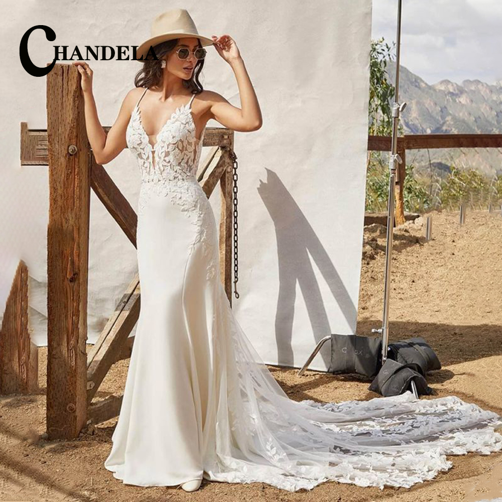 CHANDELA スパゲッティストラップマーメイドウェディングドレス花嫁のためのサテン V ネックアップリケ背中の開いたノースリーブカスタマイズされたローブデマリー