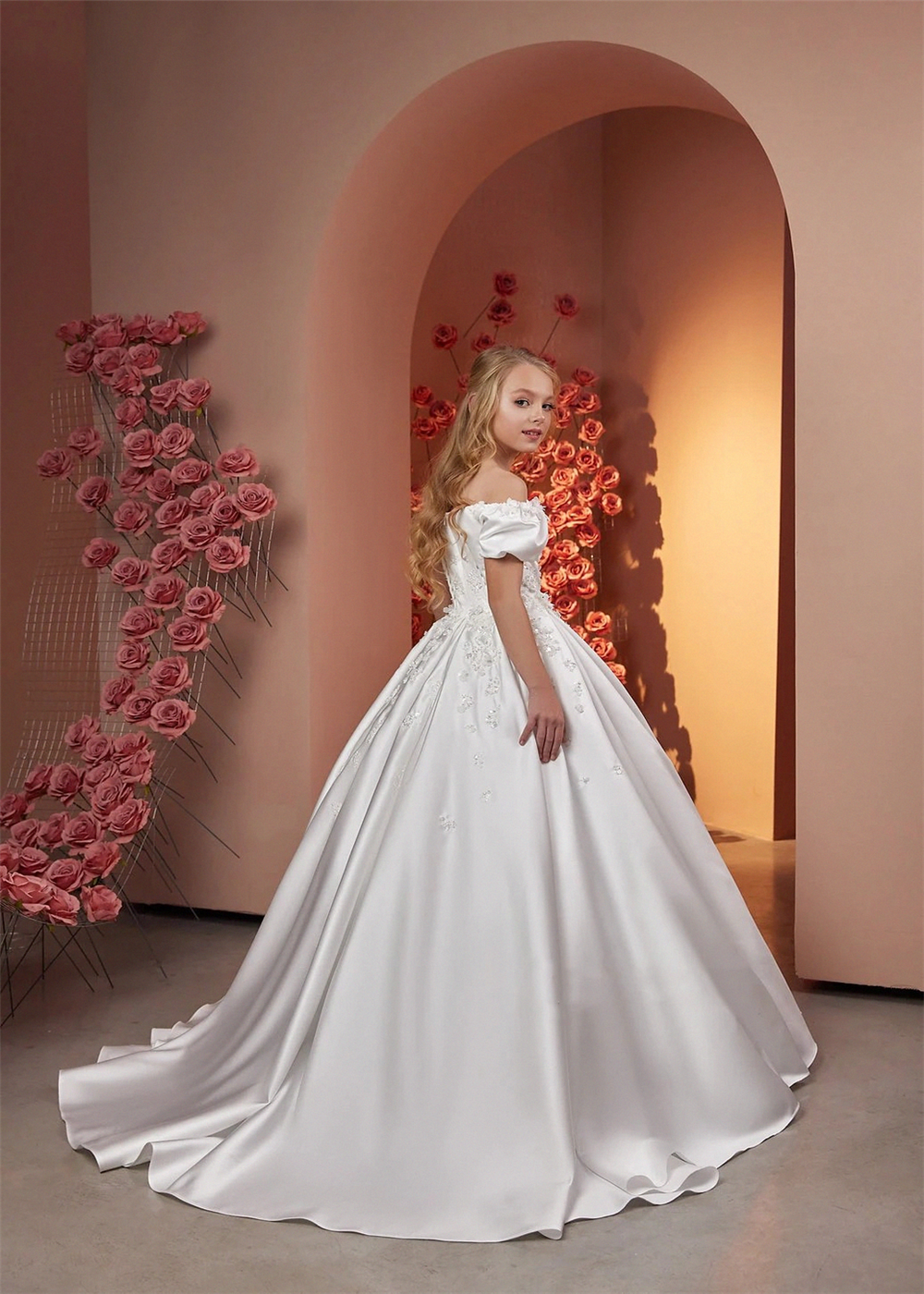 エレガントなフラワーガールのドレス 結婚式用 サテン ビーズ 花 フロアレングス ガール キッズ 誕生日パーティー 初聖体拝領ドレス