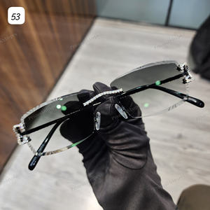 メンズ向けファッショナブルでトレンディな高級デザイナーサングラス　反射防止グレーレンズ　オーダーメイドデザイン　長方形ステンレス製サングラス（卸売）
