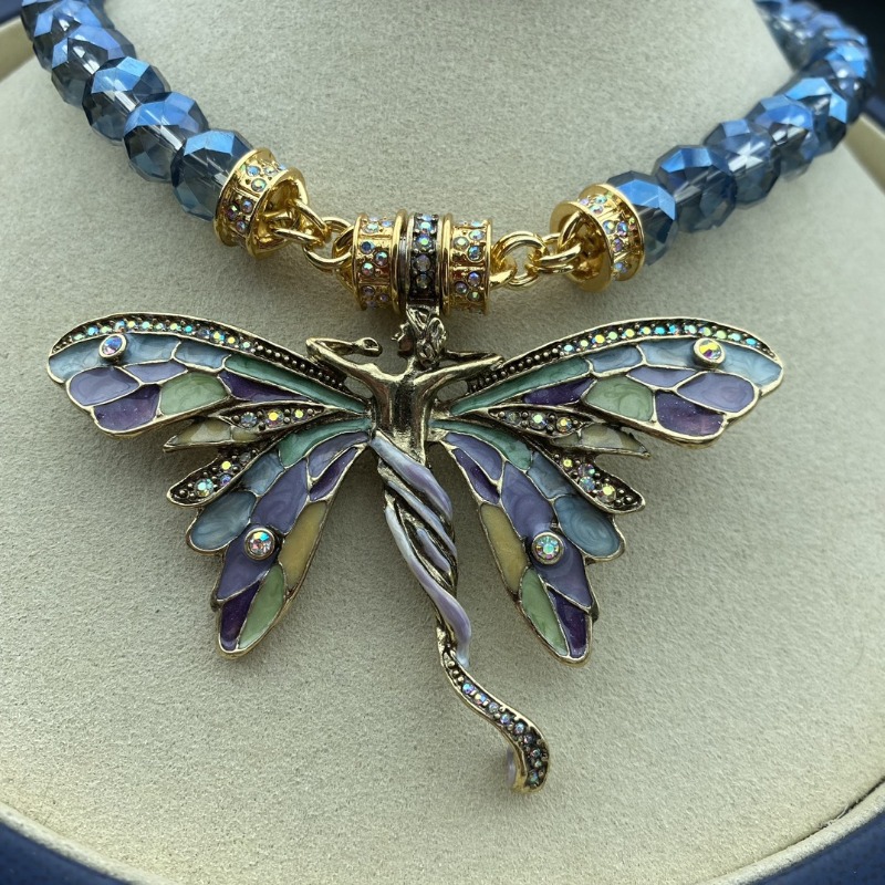 KF ヨーロッパとアメリカのファッショントレンドレトロな甘いフレッシュカラーエナメル手作りビーズ蝶天使ペンダントネックレス