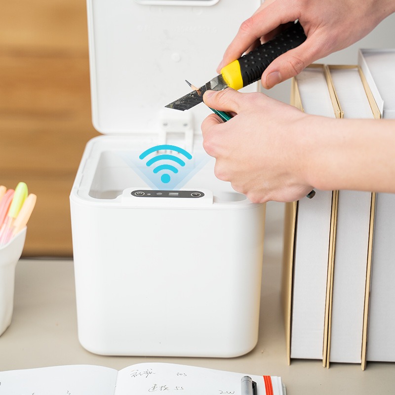 自動センサーデスクトップゴミ箱スマートカーゴミ箱電気高級ミニゴミ箱ポータブルプラスチックオフィスゴミ箱蓋付き
