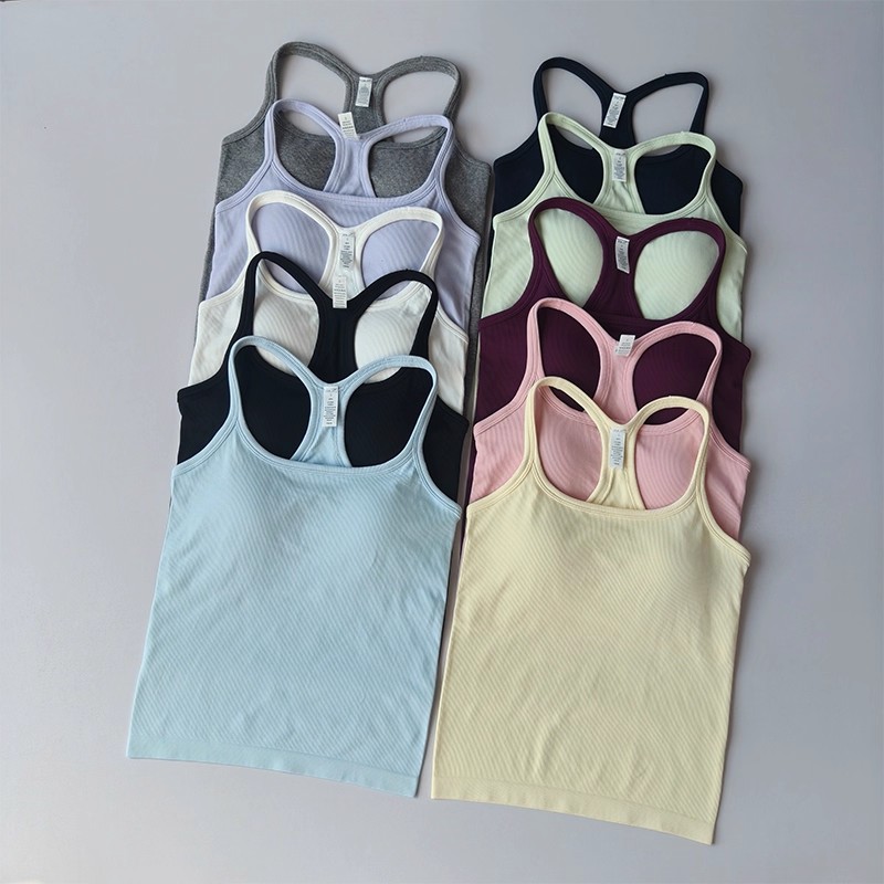 夏の女性のヨガキャミソールスポーツベストソリッドリブタンクトップランニングブラトップワンピースベストパッドシームレスジムピラティスベスト