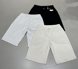定番レディースミドルウエスト夏用ストレートカットカジュアルデニムショートパンツ　ファッション性の高いラインストーン付きデニムパンツ　ユニセックススタイル