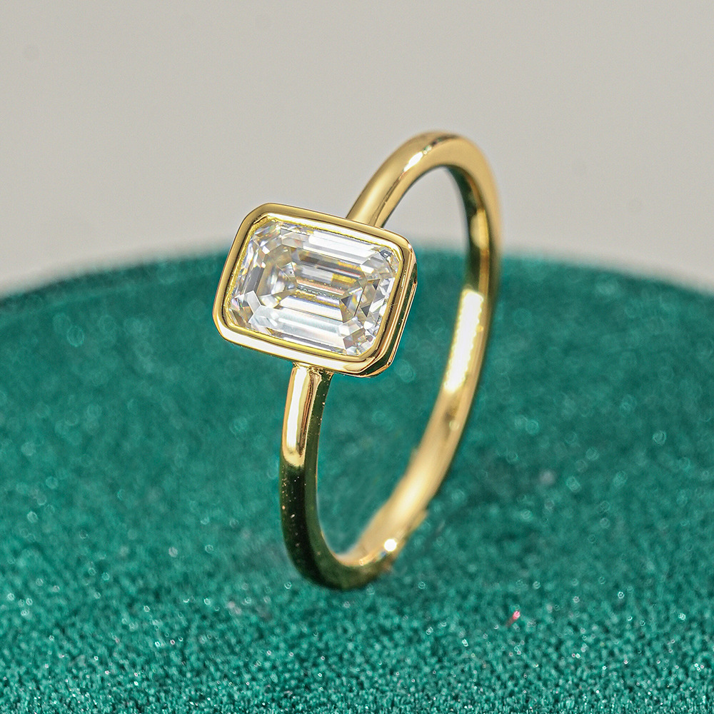 本物の 18K 純金レディース リング、4 本爪の翡翠の長方形の 1ct ダイヤモンド モアッサナイト、GRA 認定のハイエンド ジュエリー