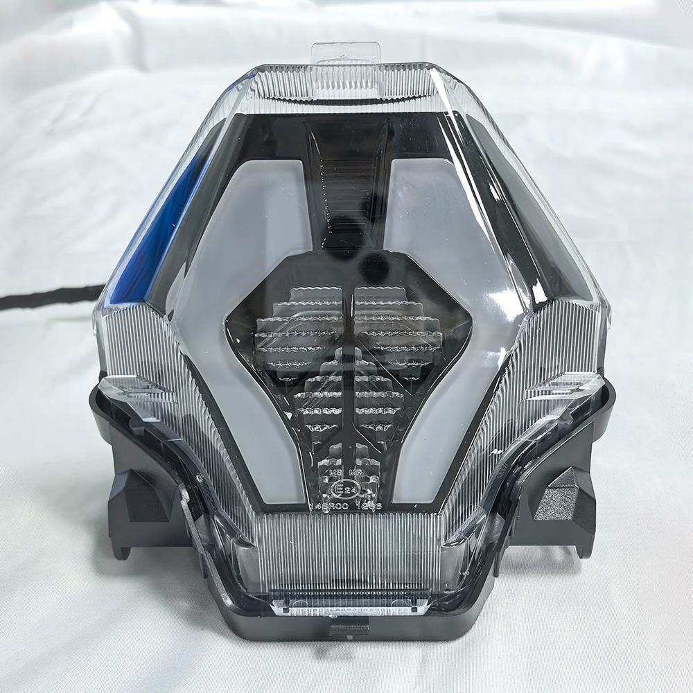 ヤマハ MT-07 MT 07 MT-03 MT03 MT-25 FZ-07 YZF R3 R25 オートバイリアテールブレーキライトランプ w/インジケータ LED テールライト E24