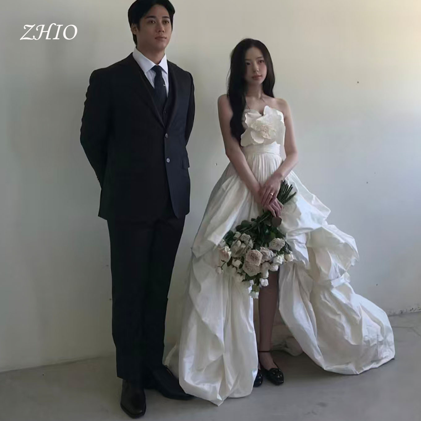 ZHIO 魅力的なドレープウェディングパーティードレス花高低アイボリーサテン韓国写真撮影ブライダルレセプションドレスカスタマイズされた新しい