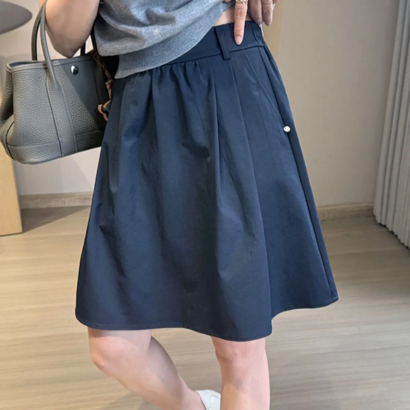 女性のカジュアルハイウエスト A ラインショートスカートボタンポケット装飾プリーツルーズ膝丈スカート毎日の通勤着用