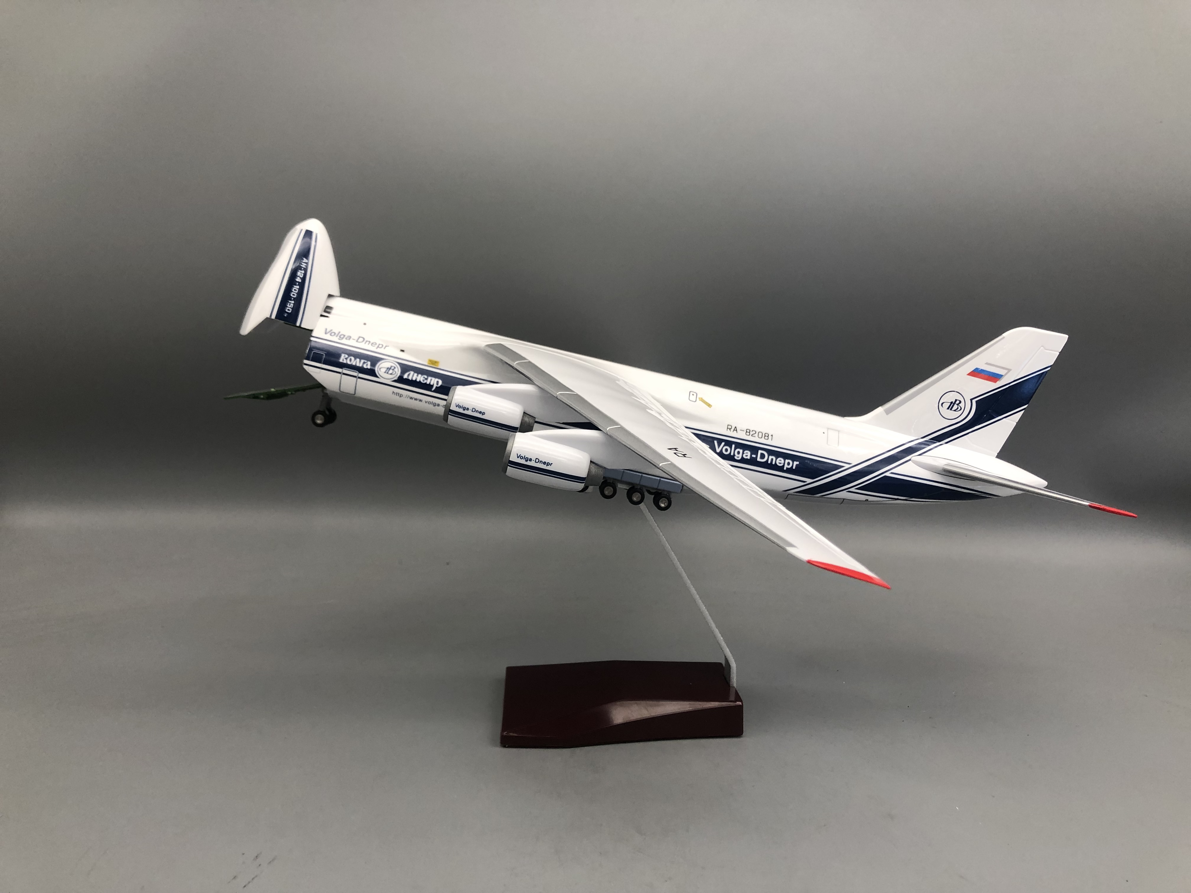 新しいキャビンドア開閉可能 1/165 スケール Antonov AN-124 ヴォルガ飛行機模型玩具キット スタンド付き コレクションディスプレイやボーイズギフト用