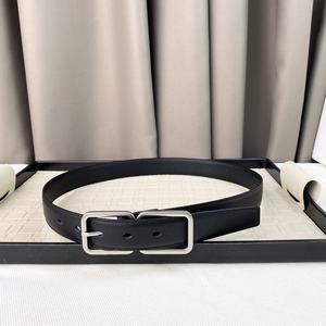 高品質の牛革とスチール製のバックルを使用した、オーダーメイドのメンズ・レディースファッションベルト。