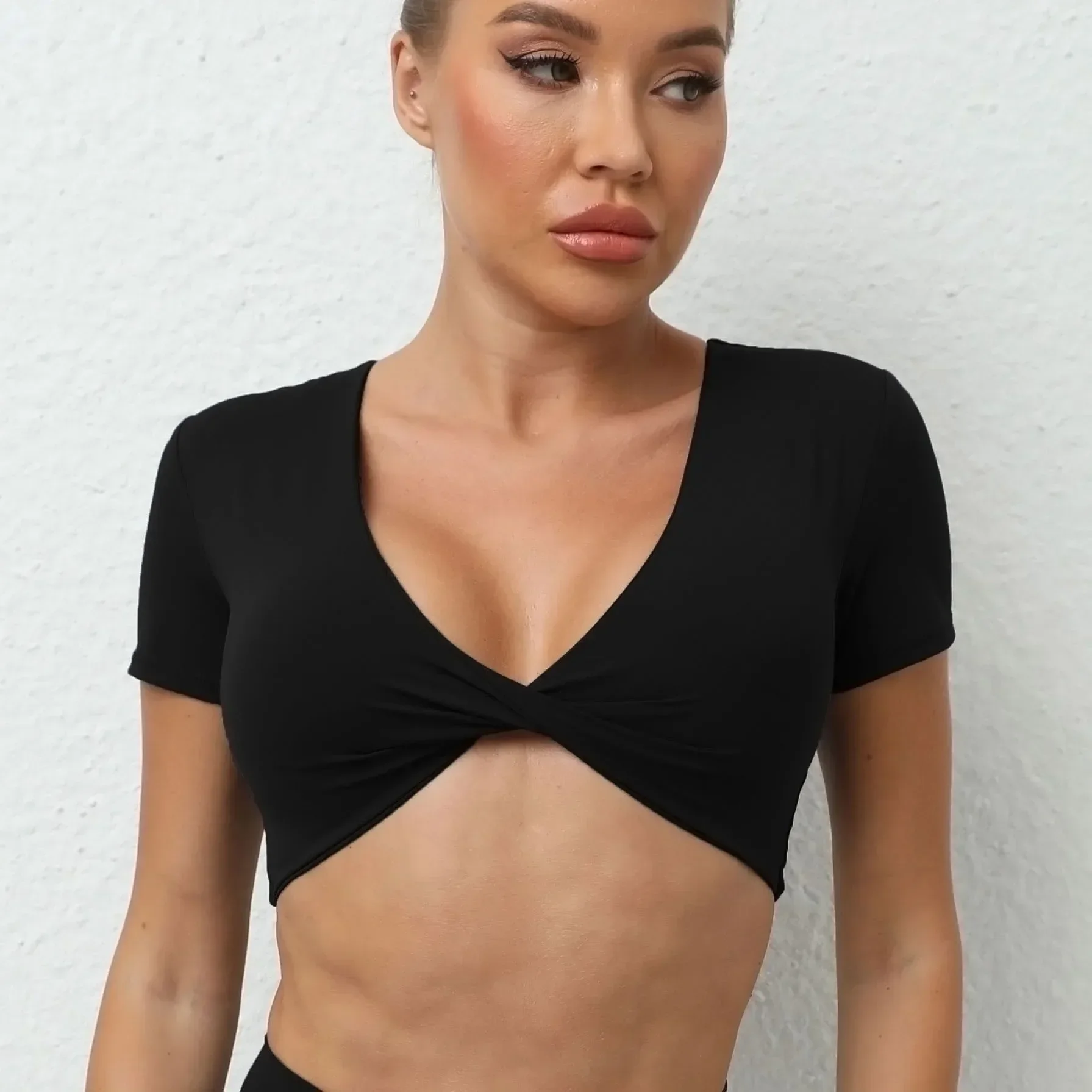 セクシーな V ネックスポーティな Tシャツ女性スポーツウェアジムスポーツシャツ半袖トップフィットネスワークアウト服女性ヨガクロップトップ