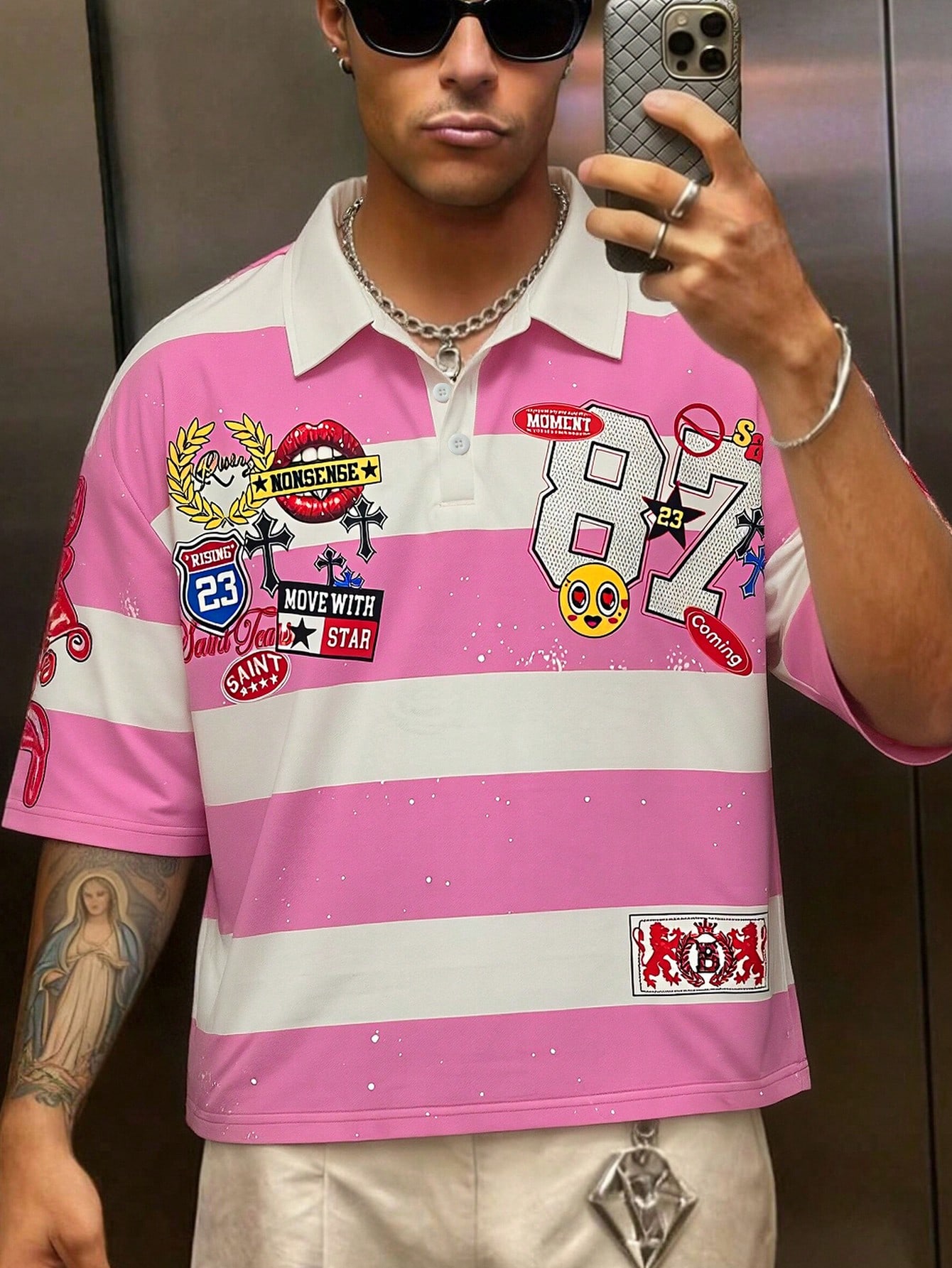 夏カジュアルグラフィックピンクメンズプリント長袖プレッピーストライプポロカラーTシャツ、カジュアルカレッジスタイルトップ