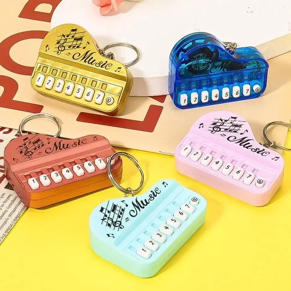 2 個クリエイティブミニ電子ピアノキーホルダーペンダント発光音楽おもちゃ小さなギフトバッグチャームギフトキッズパーティーの好意