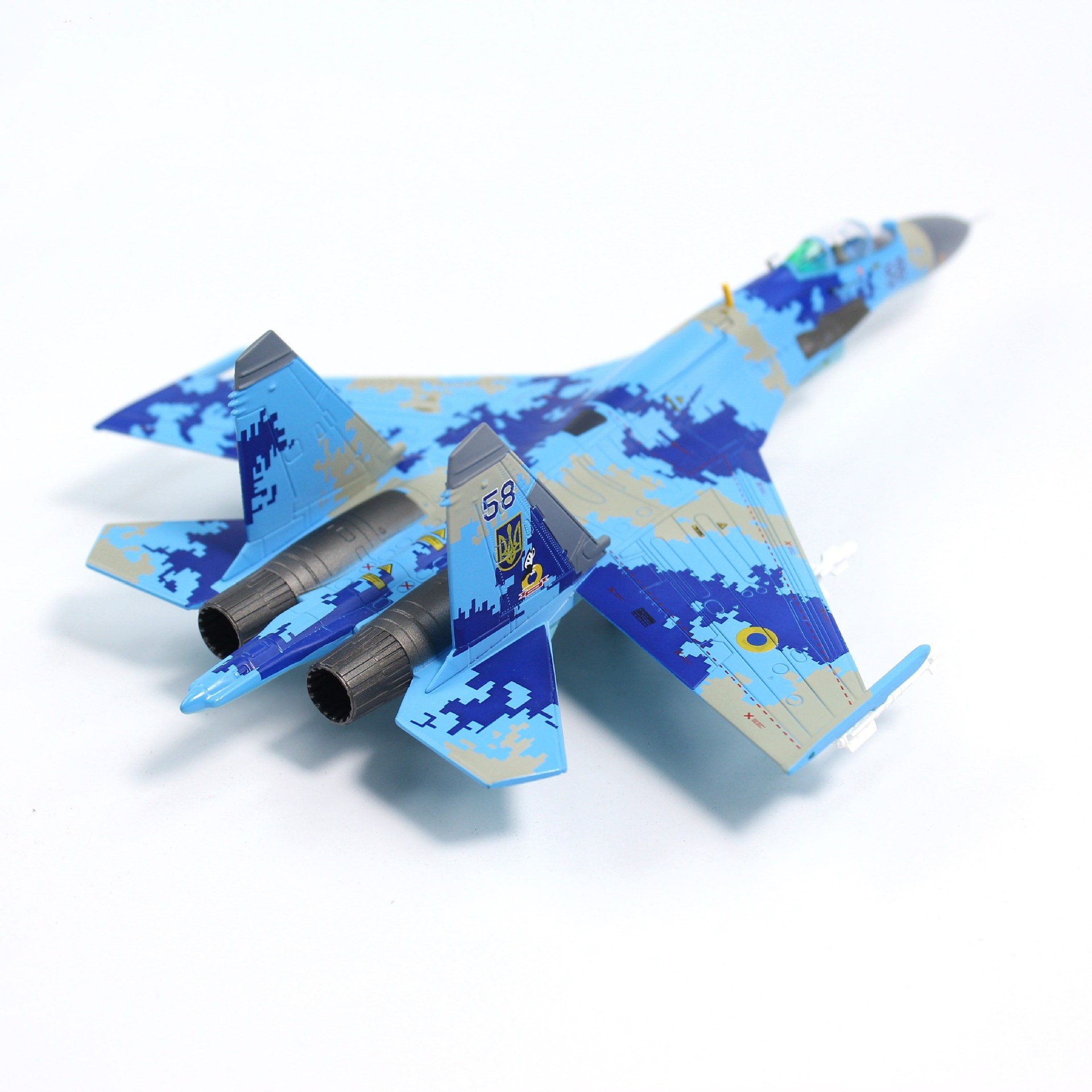 Su-27 飛行機械モデル飛行機軍事多役割重戦闘機合金航空機組み立てモデルのおもちゃ男の子のための創造的なギフト