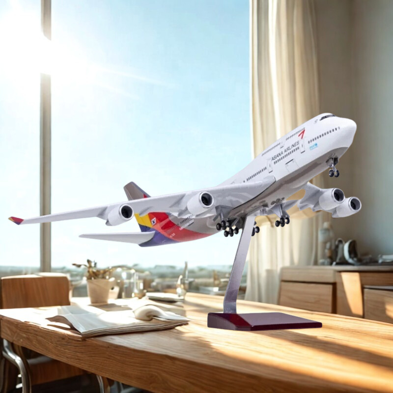 1:150 スケール 47 センチメートルアシアナ航空 747 飛行機航空機モデル韓国飛行機ホイールライト付きプレゼントのコレクション飛行機おもちゃ