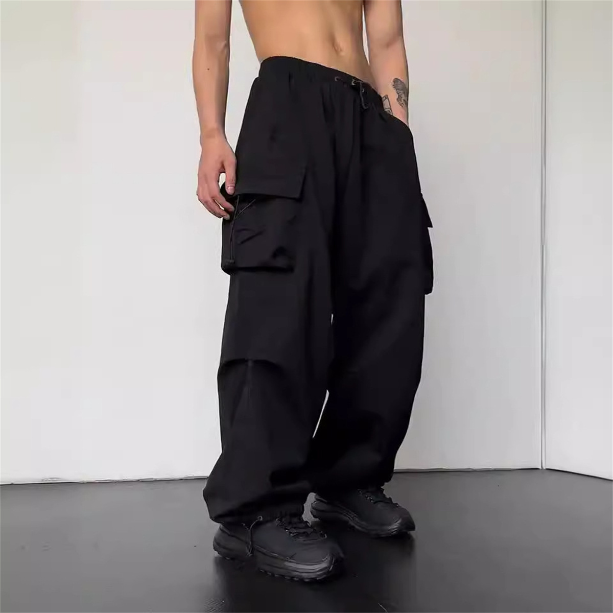黒メンズヒップホップカーゴパンツカジュアル夏ソリッド複数ポケットズボンクールリボン Techwear ヒップホップスウェットパンツ男の子