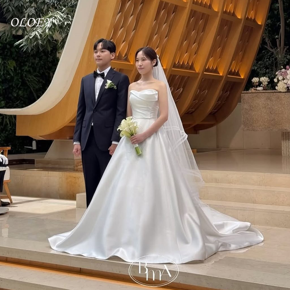 OLOEY シンプルな A ラインのウェディングドレス韓国写真撮影厚いサテンストラップレスのブライダルドレスプリンセスプリーツカスタムブライダルドレス