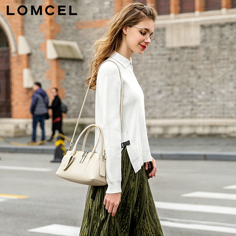 LOMCEL デイリーユース向けレザーショルダークロスボディバッグ 2026年新作モデル ボストンピローバッグ、牛革ボウリングバッグの最上層、s付き