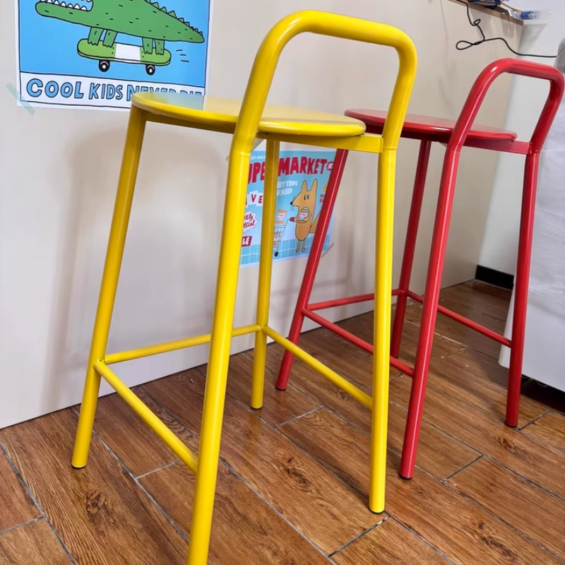北欧デザイナーバースツール鉄背もたれ付きモダンミニマリストハイチェア屋外バーチェアスタイリッシュなカウンターシート家庭用